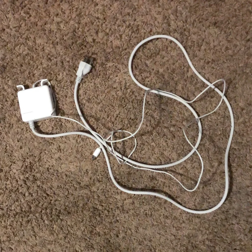 Apple 🍎 MacBook 65W portable power charger